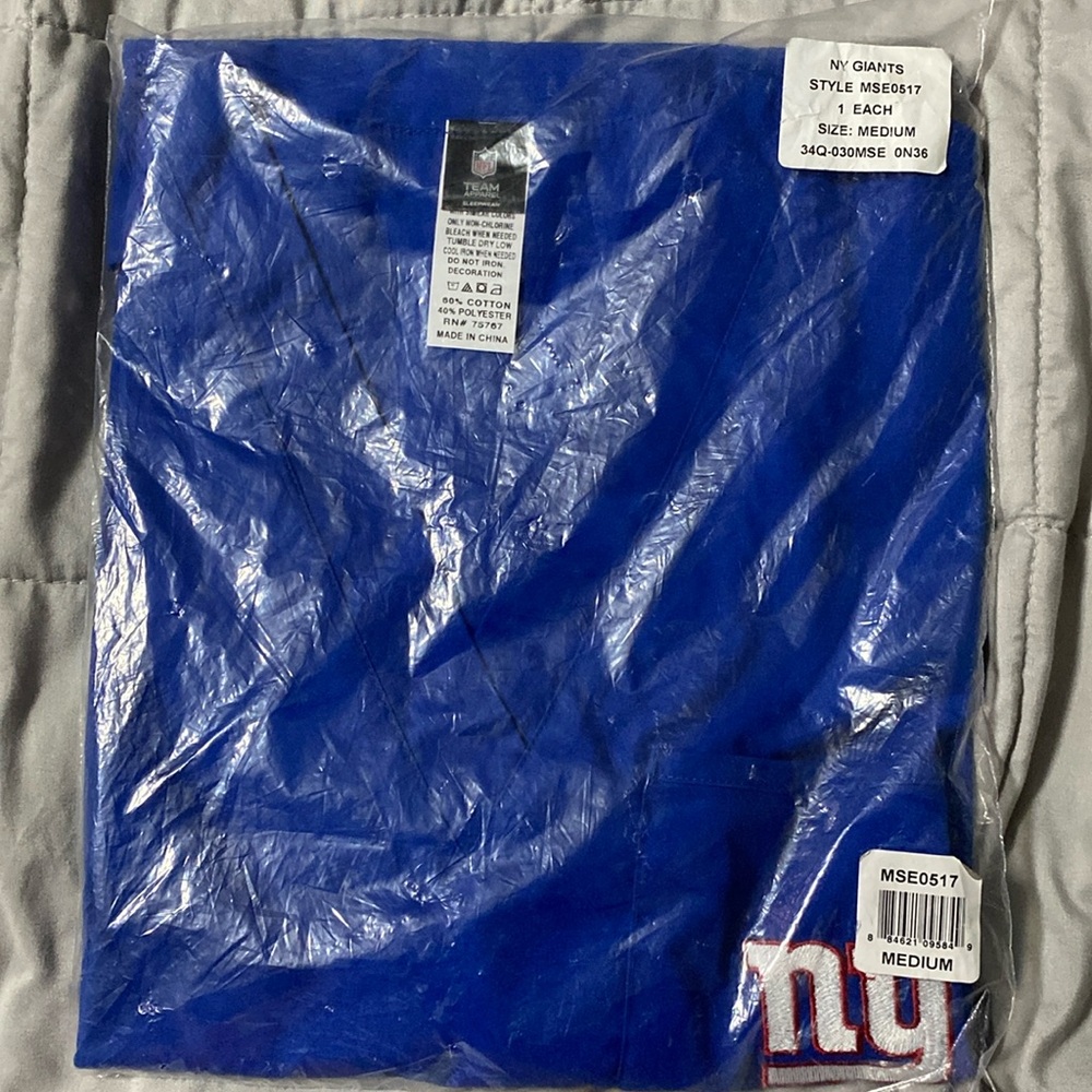 Men’s New Medium Blue NY Giants Scrub Top